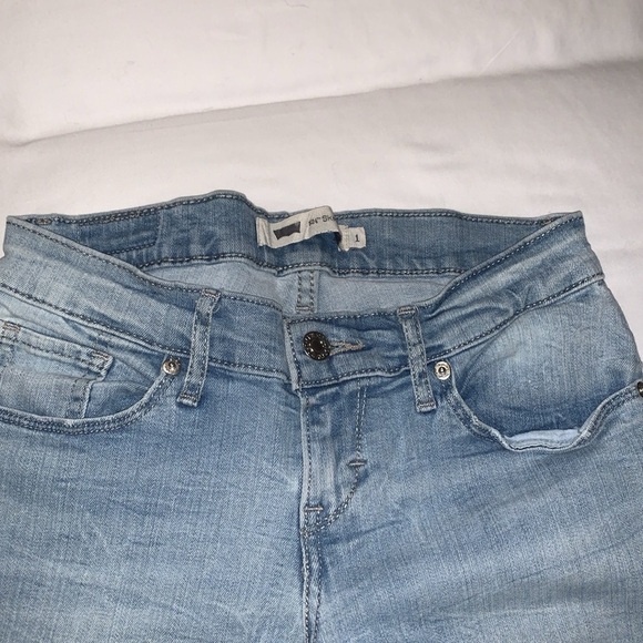 Gently Loved Levi’s Skinny Jeans - Picture 2 of 7